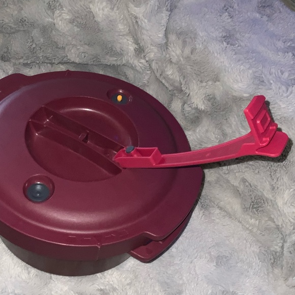 Tupperware Pressure Cooker - Picture 5 of 15
